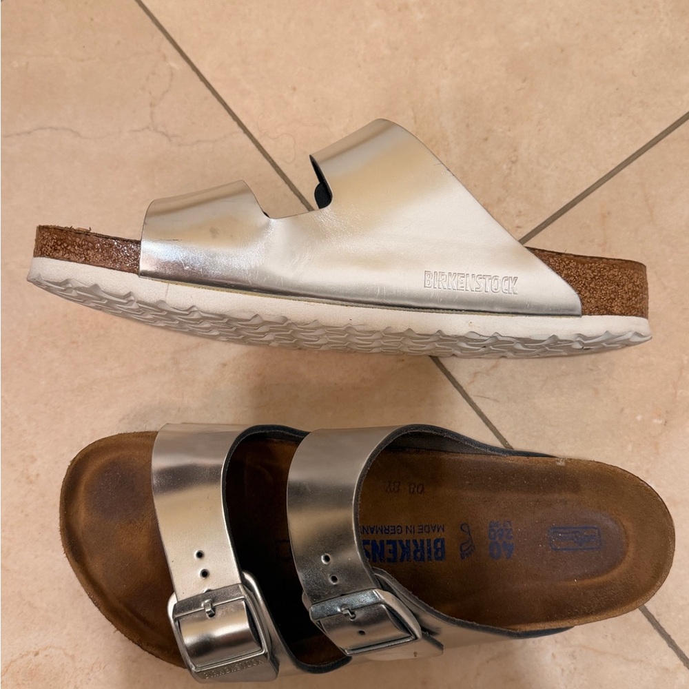 Arizona Soft Footbed birkenstocks in metallic silver size 40 - Picture 8 of 11